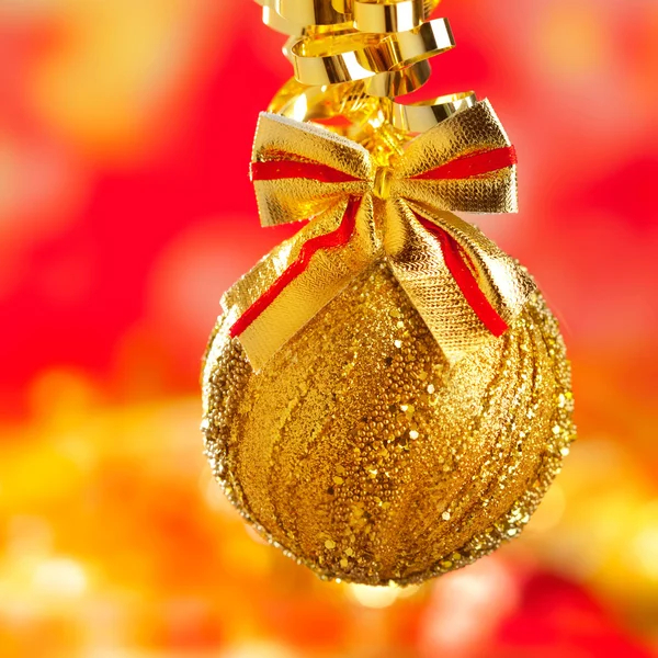 Tinsel de Navidad lazo de bauble brillo dorado — Foto de Stock