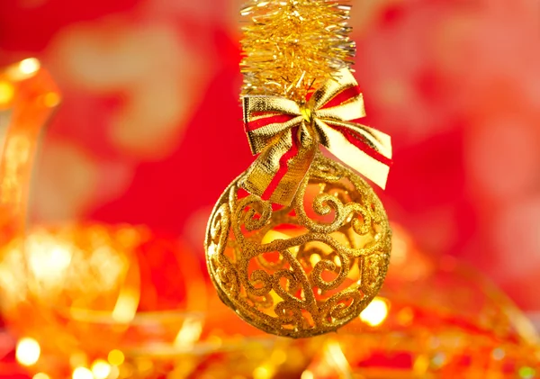 Weihnachten Lametta goldene Glitzerkugel Schleife — Stockfoto
