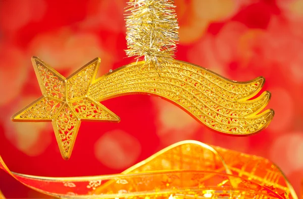 Natal belém cometa estrela de ouro no vermelho — Fotografia de Stock