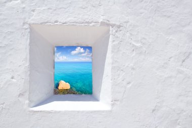 Ibiza Akdeniz beyaz duvar penceresi