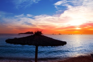 Ibiza günbatımında cala conta conmte