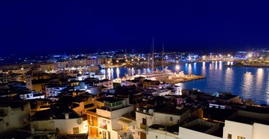Ibiza downtown eivissa yüksek açı gece görünümü
