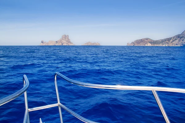 Boat bow in Es Vedra of Ibiza island — Stock Photo, Image