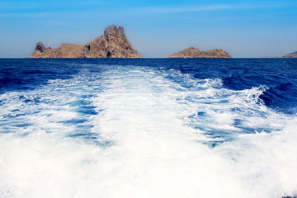 Ibiza Es Vedra from boat prop wash wake — Stock Photo, Image