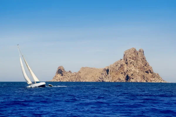 Ibiza sailboat in Es Vedra island — Stock Photo, Image