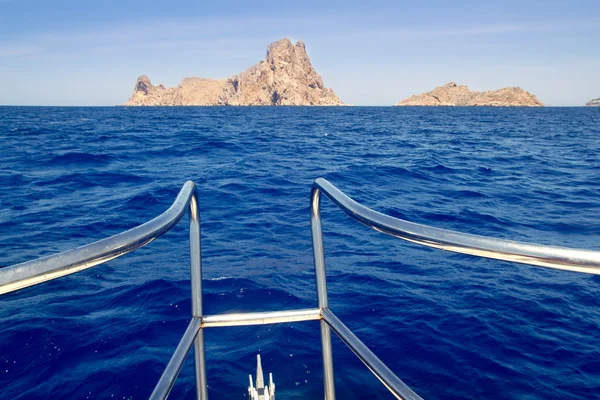 Fiocco barca in Es Vedra dell'isola di Ibiza — Foto Stock