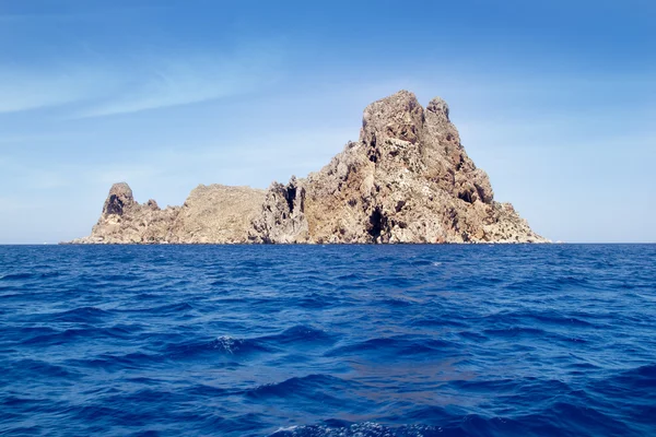 Ibiza es vedra ö i Medelhavet blå — Stockfoto
