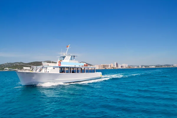 Ibiza båtar i san antonio de portmany bay — Stockfoto