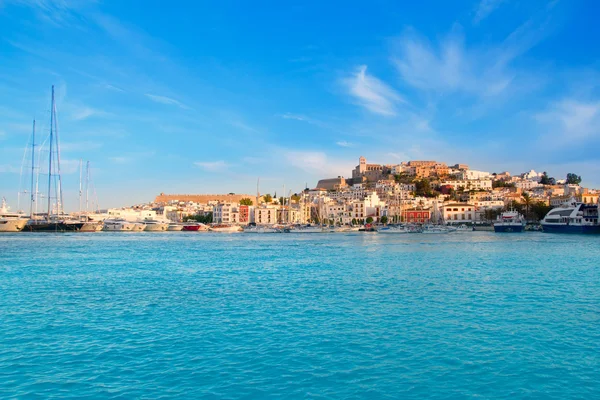 Ibiza Eivissa città con blu Mediterraneo — Foto Stock