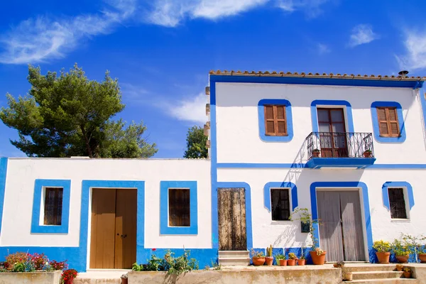 Casa branca de Ibiza em Sant Miquel del Balansat — Fotografia de Stock
