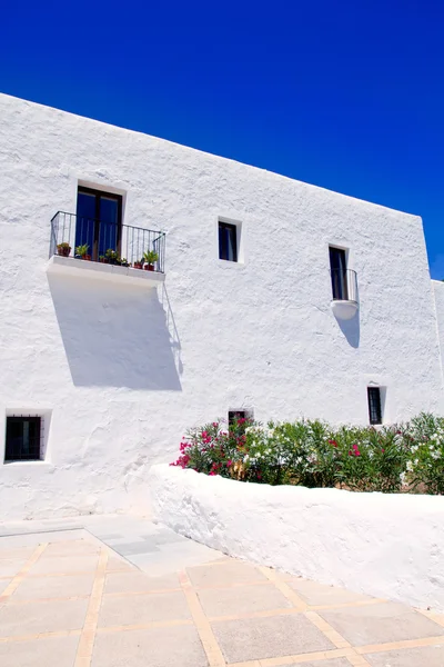 Igreja branca de Ibiza em Sant Carles Peralta — Fotografia de Stock