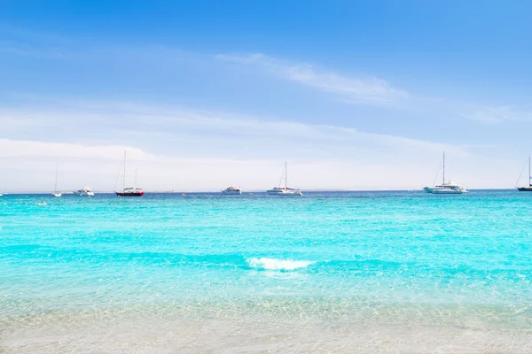 Ibiza Ses Salines praia sul-turquesa — Fotografia de Stock