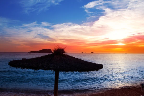 Ibiza západ slunce v cala pri conmte — Stock fotografie