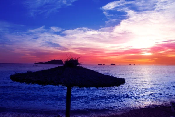 Ibiza západ slunce v cala pri conmte — Stock fotografie