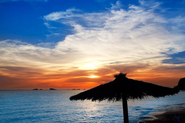 Ibiza solnedgång i cala conta conmte — Stockfoto