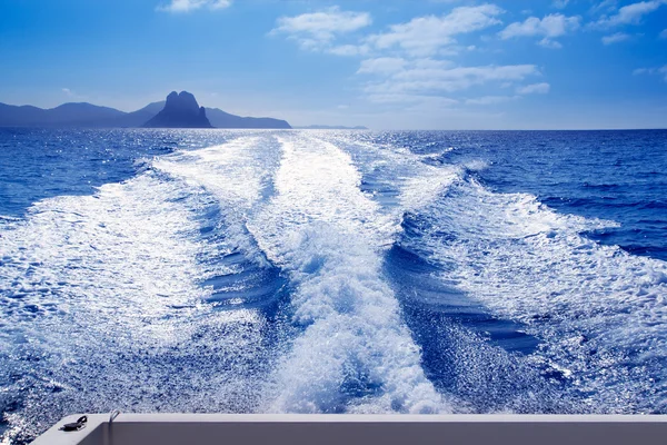 Es Vedra and Vedranell islands boat wake — Stock Photo, Image