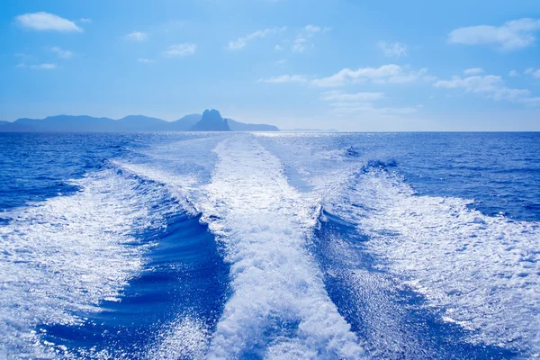 Es vedra en vedranell eilanden boot wake — Stockfoto