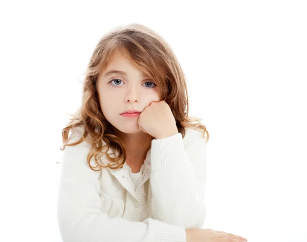 Portret dziewczyny brunetka dziecko na stół biały na białym tle studio b — Zdjęcie stockowe