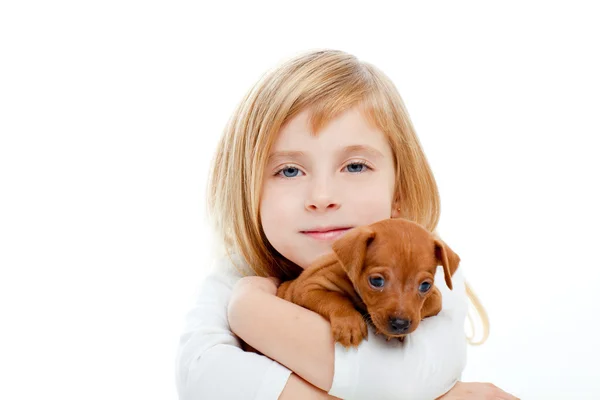 Ξανθά παιδιά κορίτσι με μίνι pinscher κουτάβι σκυλί — Φωτογραφία Αρχείου