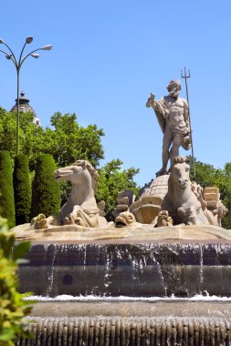 paseo de la castellana Madrid neptuno çeşme