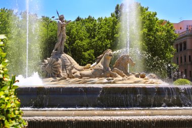 paseo de la castellana Madrid neptuno çeşme