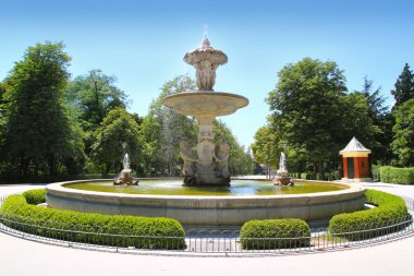 Madrid fuente de Alcachofa in Retiro Park clipart