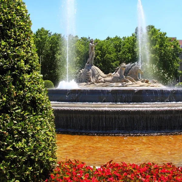 Мадрид Neptuno фонтан у проспекту ла Кастеллана — стокове фото