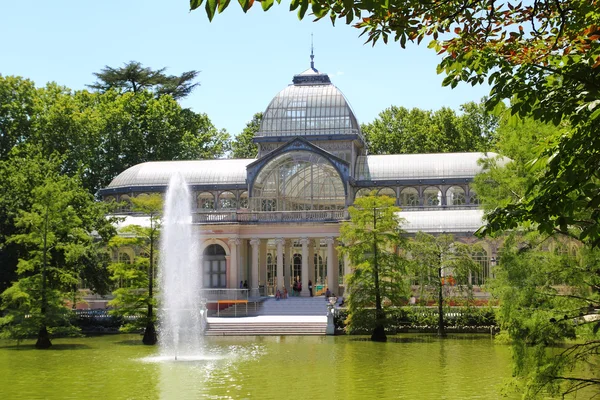 Madrid palacio de cristal in Parque del Retiro — Stok fotoğraf