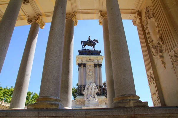 Alfonso XII monument Madrid in Retiro park — Stock Photo, Image