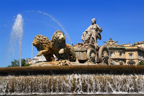 Statua Madryt fontanna w alei paseo castellana — Zdjęcie stockowe
