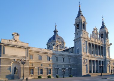 Almudena Katedrali madrid Kilisesi