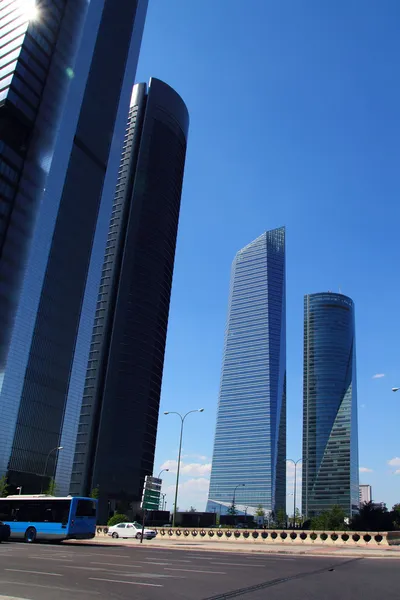 Madrid rascacielos edificios en la ciudad moderna — Foto de Stock