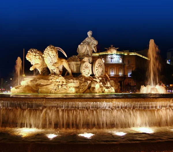Madrid paseo castellana Cibeles gece heykeli — Stok fotoğraf