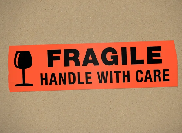 Cartón - Manija frágil con cuidado — Foto de Stock