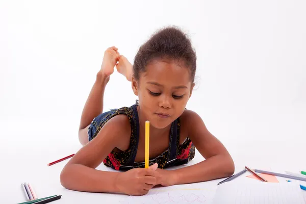 Kleine afrikanische asiatische Mädchen Zeichnung — Stockfoto
