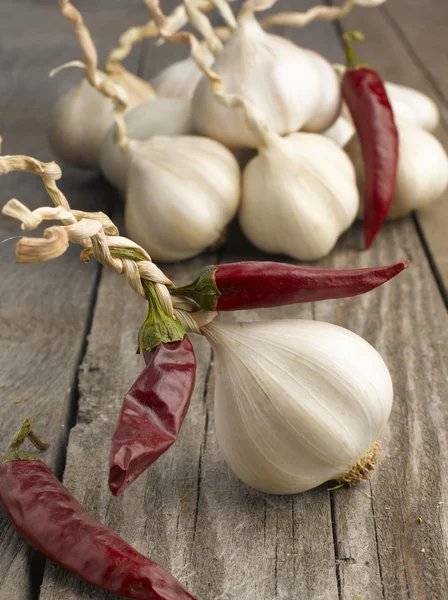Garlic with red hot chili peppers — Stock Photo, Image