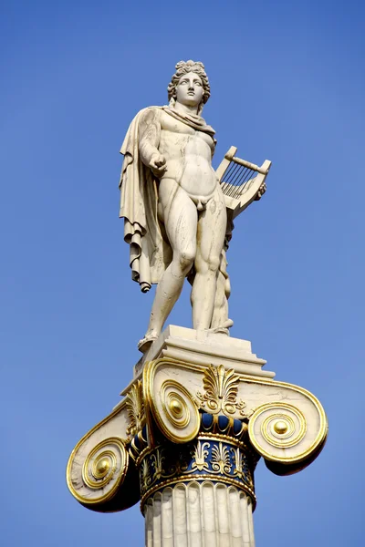 Posąg Apolla w pobliżu Akademia ateńska — Zdjęcie stockowe