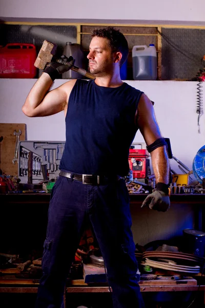 Mecánico masculino —  Fotos de Stock