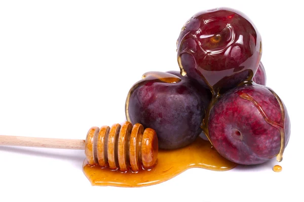 Prunes violettes avec trempette au miel — Photo