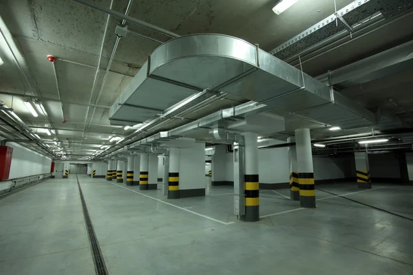 Ondergrondse parkeergarage — Stockfoto