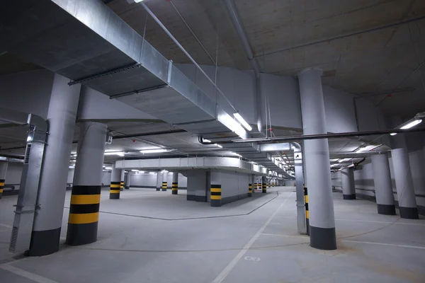 Подземная парковка — стоковое фото