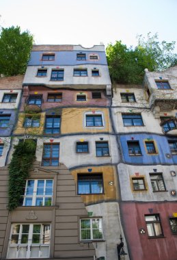 Hundertwasser cephe - Street view - Viyana