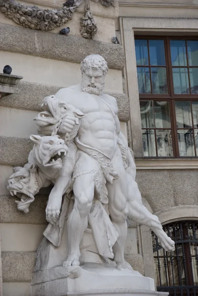 Statue - Kampf mit Wölfen — Stockfoto