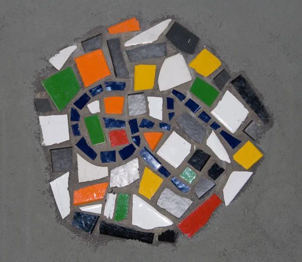 Керамическое оформление круглого цвета Hundertwasser Haus - Вена — стоковое фото