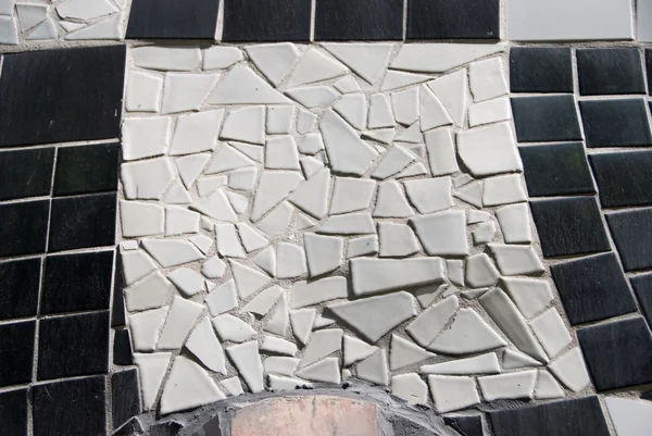 Décoration céramique - noir et blanc -Hundertwasser Haus - Vienn — Photo