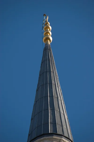 Bir minare Camii ve üst dekorasyon — Stok fotoğraf