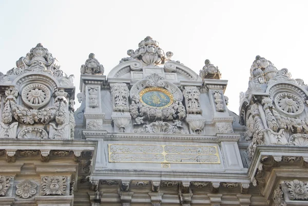 A entrada principal do Palácio Dolmabache — Fotografia de Stock
