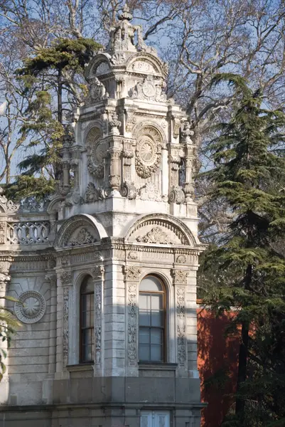 Torre - Ingresso del Palazzo Dolmabache - Primo piano — Foto Stock