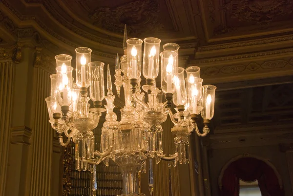Chandelier in the Main Entrance Hall - Dolma bahche Palace - clo — Stock Photo, Image