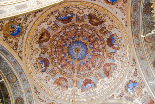 主要なホール - dolma bahche 天井装飾 — ストック写真